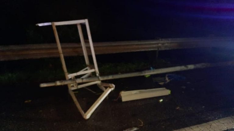 سقوط عامود كهرباء في جبيل