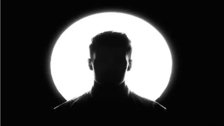 بالفيديو: فنان شهير يستعرض قدراته في الرقص… شاهدوا رشاقته!