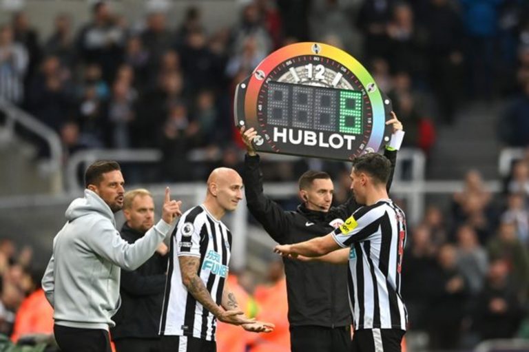 سابقة تاريخية.. نيوكاسل يونايتد يجري ستّة تبديلات “قانونية”