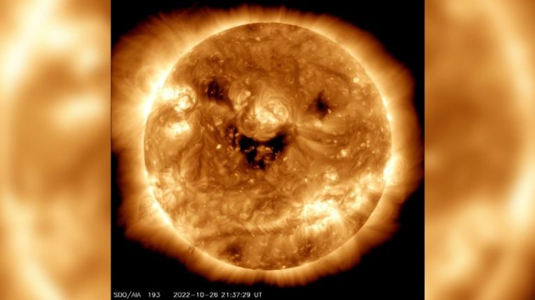 الشمس “تبتسم”.. تفسير لصور “ناسا”
