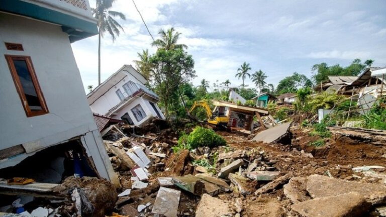 بعد يومين.. إنقاذ طفل من تحت أنقاض الزلزال