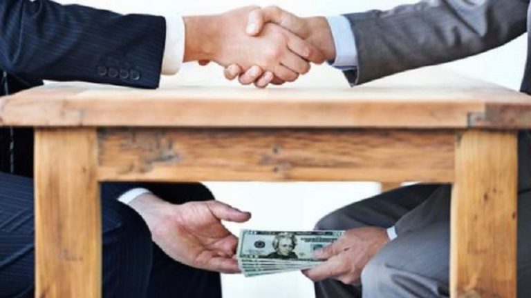 رشاوى الفساد على عينك يا تاجر..!