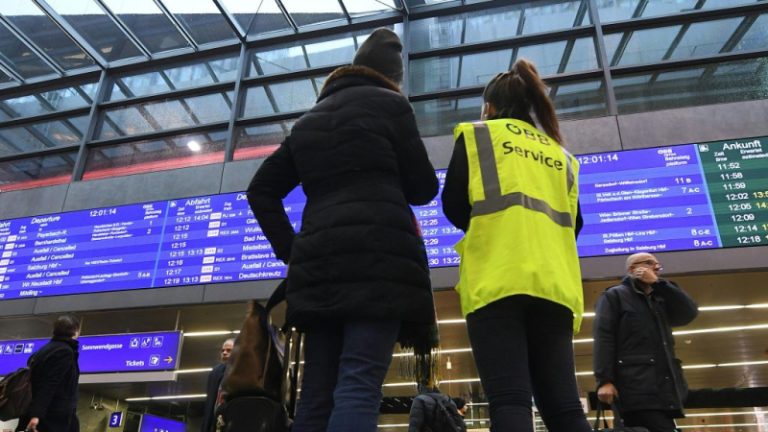 عمال سكك الحديد يضربون بسبب تدني الأجور في النمسا