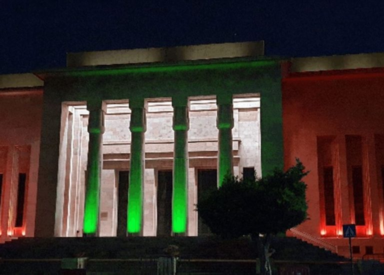 “الاستقلال” يُضيئ المتحف بألوان العلم اللبناني