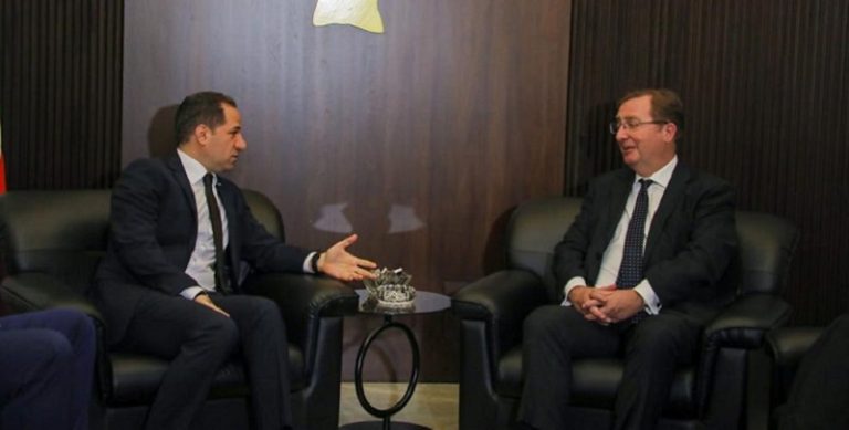 الجميّل بحث الأوضاع مع السفير البريطاني الجديد