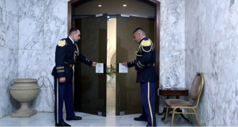 باب قصر بعبدا