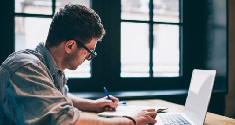 7 طرق لحصول الشباب على وظيفة العمر