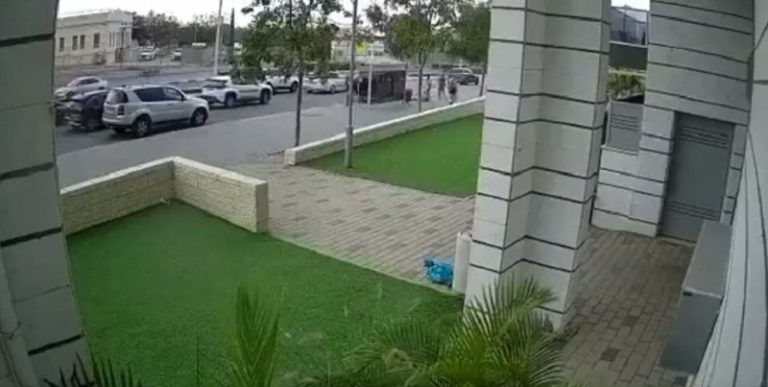 بالفيديو: إصابة مستوطن دهساً في بئر السبع