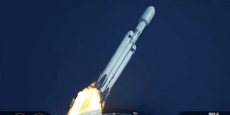 من أجل “مهمة سرية” للجيش الأميركي.. الصاروخ الأقوى في العالم يعود إلى الفضاء