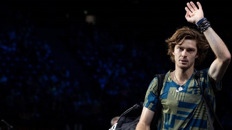 الروسي روبليف يؤكد مشاركته في “كأس الدرعية” للتنس