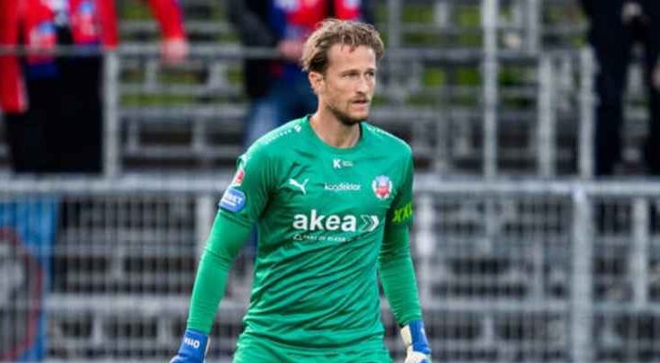 اعتزال حارس مانشستر يونايتد السابق