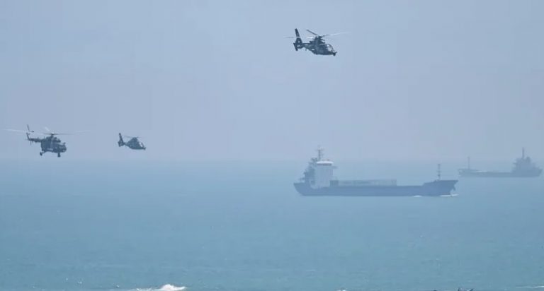 تحليق لطائرات مقاتلة وقاذفات قنابل صينية بالقرب من تايوان