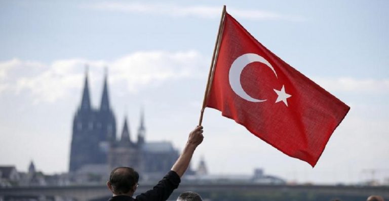 كشف حالة مصابي انفجار إسطنبول.. واعتقال العشرات!