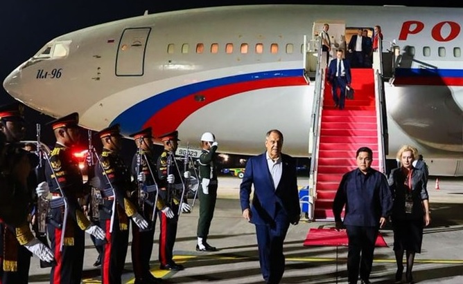 بعد الحديث عن تدهور صحة لافروف في بالي.. الخارجية الروسية تعلّق!