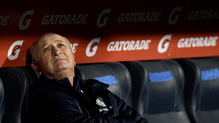 مدرب السامبا السابق يعتزل