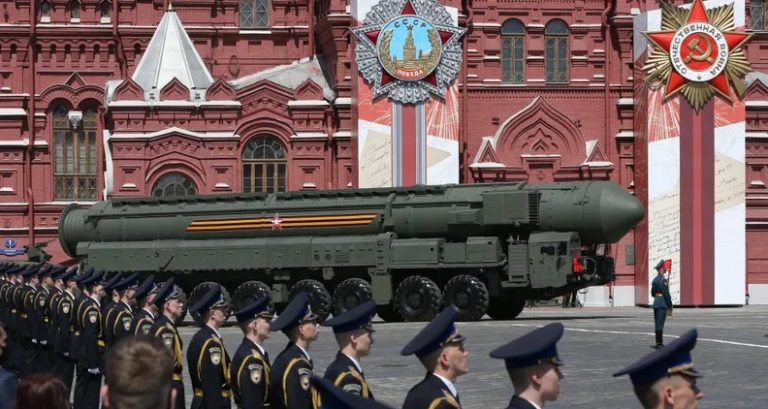 نيويورك تايمز: قادة روس ناقشوا استخدام “النووي” في أوكرانيا