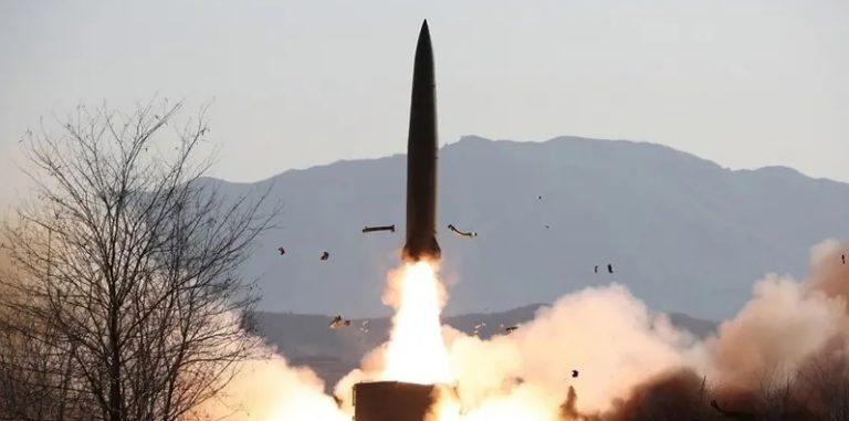 بعد ساعات من تحذيرها من رد “أشد ضراوة”.. كوريا الشمالية تطلق صاروخا باليستيا
