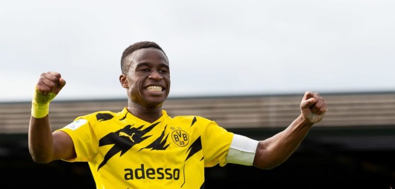 موكوكو يفتح التكهنات بشأن مستقبله