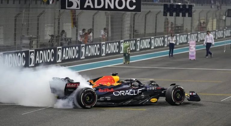 جائزة أبوظبي الكبرى.. فيرستابن يفوز بالسباق الختامي للموسم