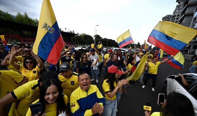 احتفالات صاخبة داخل الاكوادور بعد الفوز على قطر