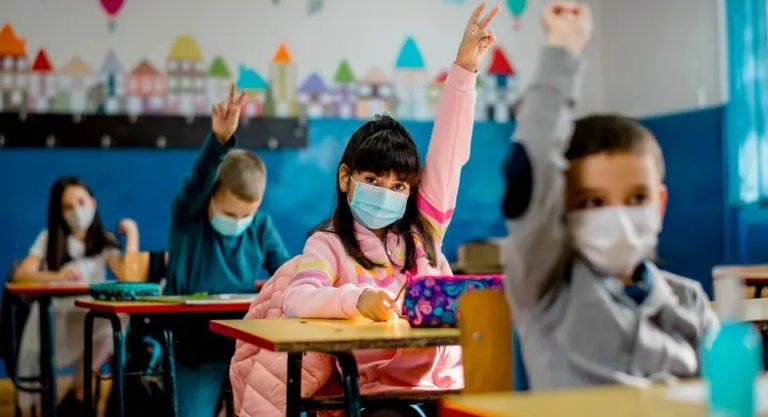 “طفل واحد يعدي الفصل كله”.. الصحة تحذر من الفيروس المخلوي!