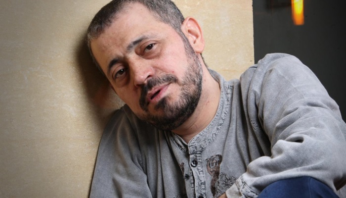 ظهور صادم.. الحالة الصحية  لـ”سلطان الطرب” تثير قلق الجمهور! (فيديو)