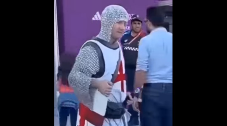 بالفيديو..تحذير بريطاني لمشجعي إنكلترا من ارتداء زي “الحملات الصليبية”