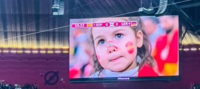طفلة لبنانية تسرق الاضواء في مباراة المانيا واسبانيا
