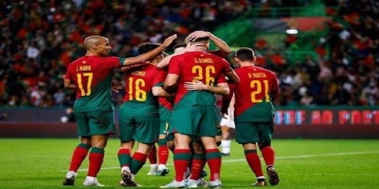 البرتغال تضرب الأوروغواي بثنائية فرنانديز وتعبر إلى الدور الثاني