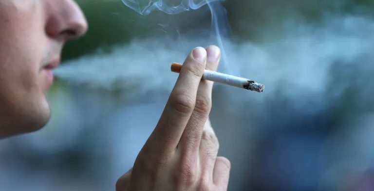 ” أفلتُّ من الموت بفارق ثانية”.. سيجارة تمنح إنساناً الحياة!