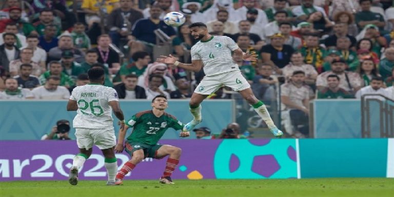 السعودية تودّع المونديال.. وبولندا ترافق الأرجنتين إلى دور الـ16