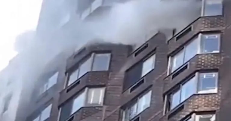 بالفيديو: حريق بطارية “سكوتر” يوقع عشرات الإصابات في هذه المنطقة!