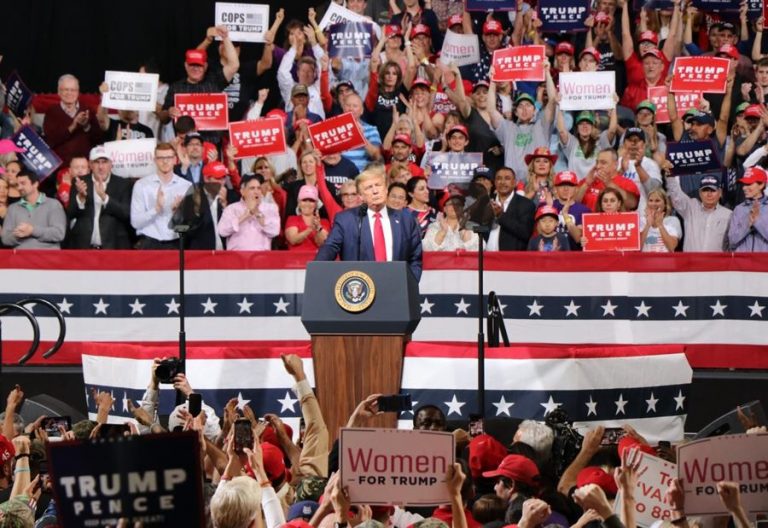 ترامب يدلي بصوته ويؤكد: “بلادنا فقدت موقعها ومكانتها”