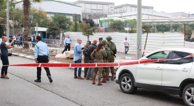 بالصور: مقتل ثلاثة مستوطنين واستشهاد منفذَين بعملية الطعن في “أرئيل”