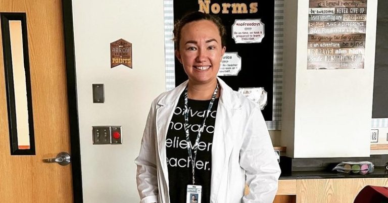 معلمة تخسر عملها بعد تصوير “مقاطع إباحية” في المدرسة!