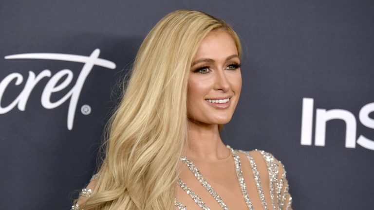 بالصور.. باريس هيلتون تستمع بإجازة رومانسية مع زوجها