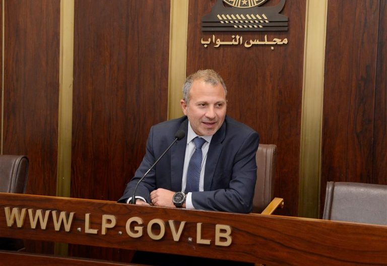 باسيل يتحدث عن مصارف تحول الأموال إلى الخارج: “ما يحصل مهزلة”