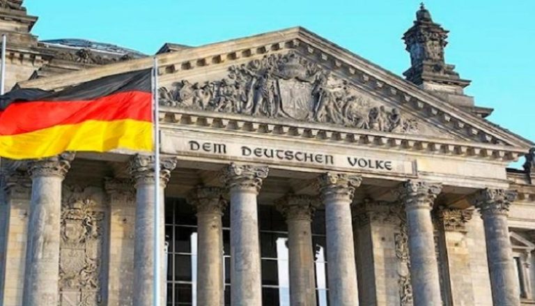 الحكومة الألمانية لمواطنيها: غادروا إيران!