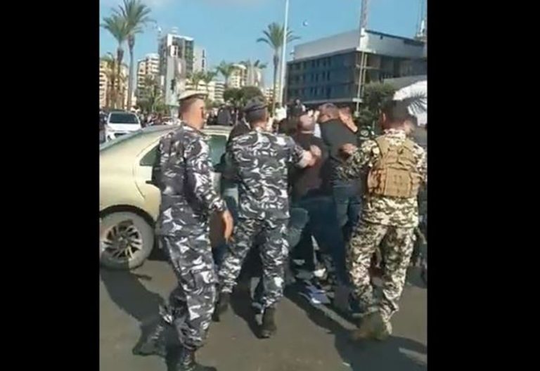 بالفيديو.. مواطن يحاول الإنتحار في الجناح!