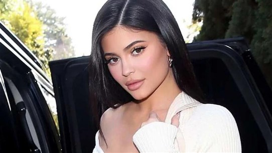 إطلالة مميزة لـ كايلي جينز