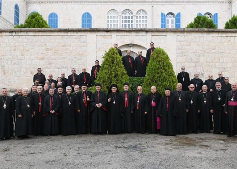 “البطاركة الكاثوليك”: لإنتخاب رئيس جديد فورا