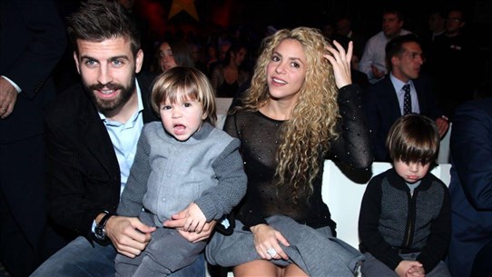 صفقة بين شاكيرا وبيكيه.. لمن الحضانة؟