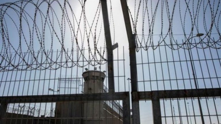 الاحتلال يصدر أحكاماً تعسفية بحق ثلاثة أسرى