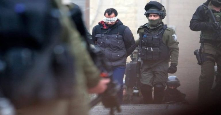 الإحتلال يعتقل ثلاثة شبان في رام الله