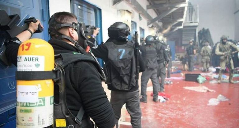 وحدات القمع الصهيونية تقتحم سجن النقب