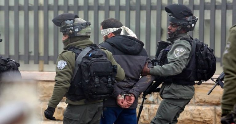 مستوطنون يهاجمون منازل الأهالي في نابلس