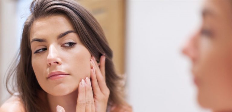 بعض النساء يتقدمن بالعمر سريعا..هذه الأخطاء هي السبب!