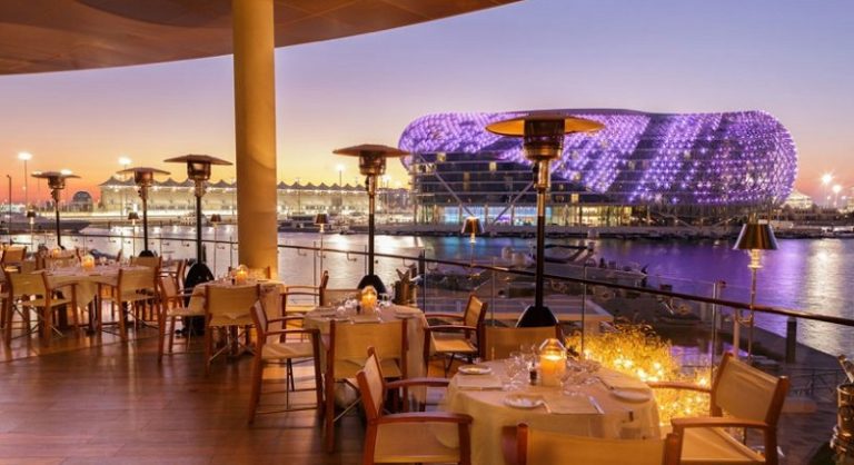 “عمال الفنادق والمطاعم” يشاركون في إضراب 8 شباط