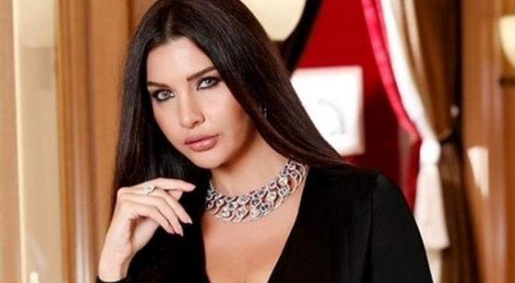 بفستان زهري مُثير.. لاميتا فرنجيه تخطف القلوب بإطلالتها (صور)