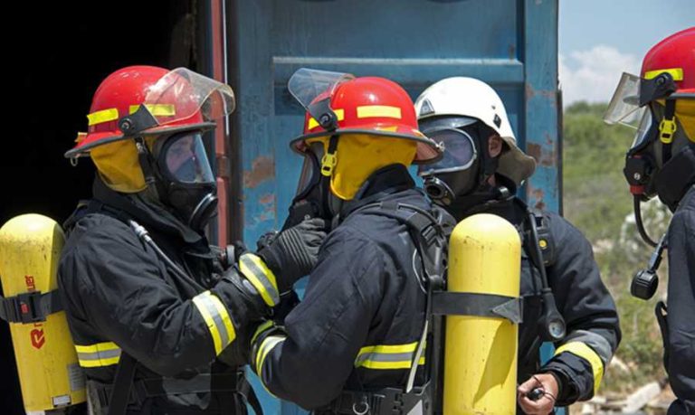 حريق سيارة ومولد كهربائي.. والدفاع المدني يتحرك